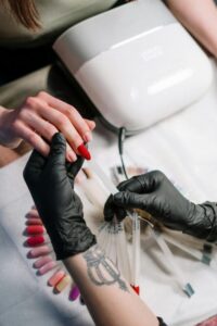 Связь между дофамином, счастьем и уходом за ногтями