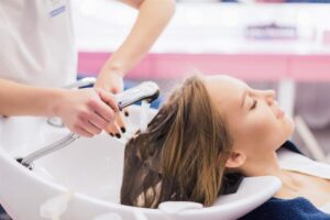 Изучение смысла восстановления волос с его этапами, побочными эффектами и советами по уходу